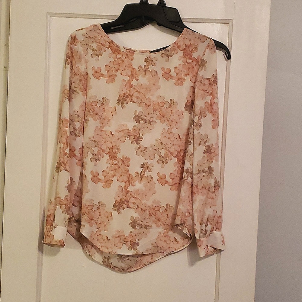 Blouse with flower and back detail
